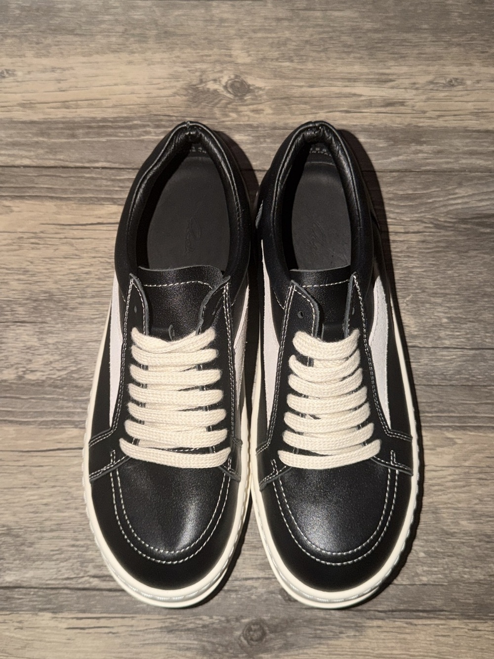 Men's Black & White Low-Top Casual Sneakers